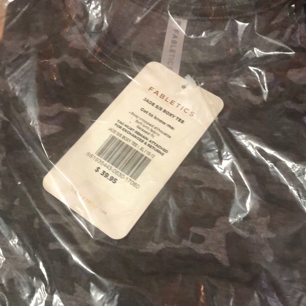 NWT Fabletics Jade Short-Sleeve Tee Boxy Tee - Picture 7 of 7